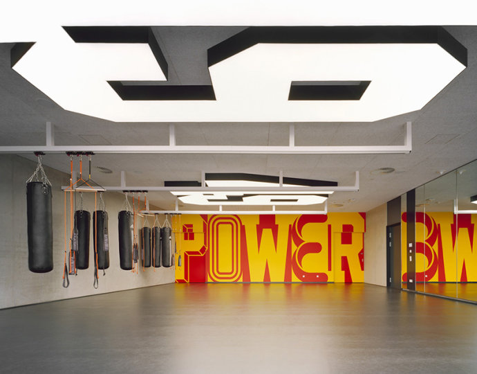 阿迪達斯健身中心環境標識設計