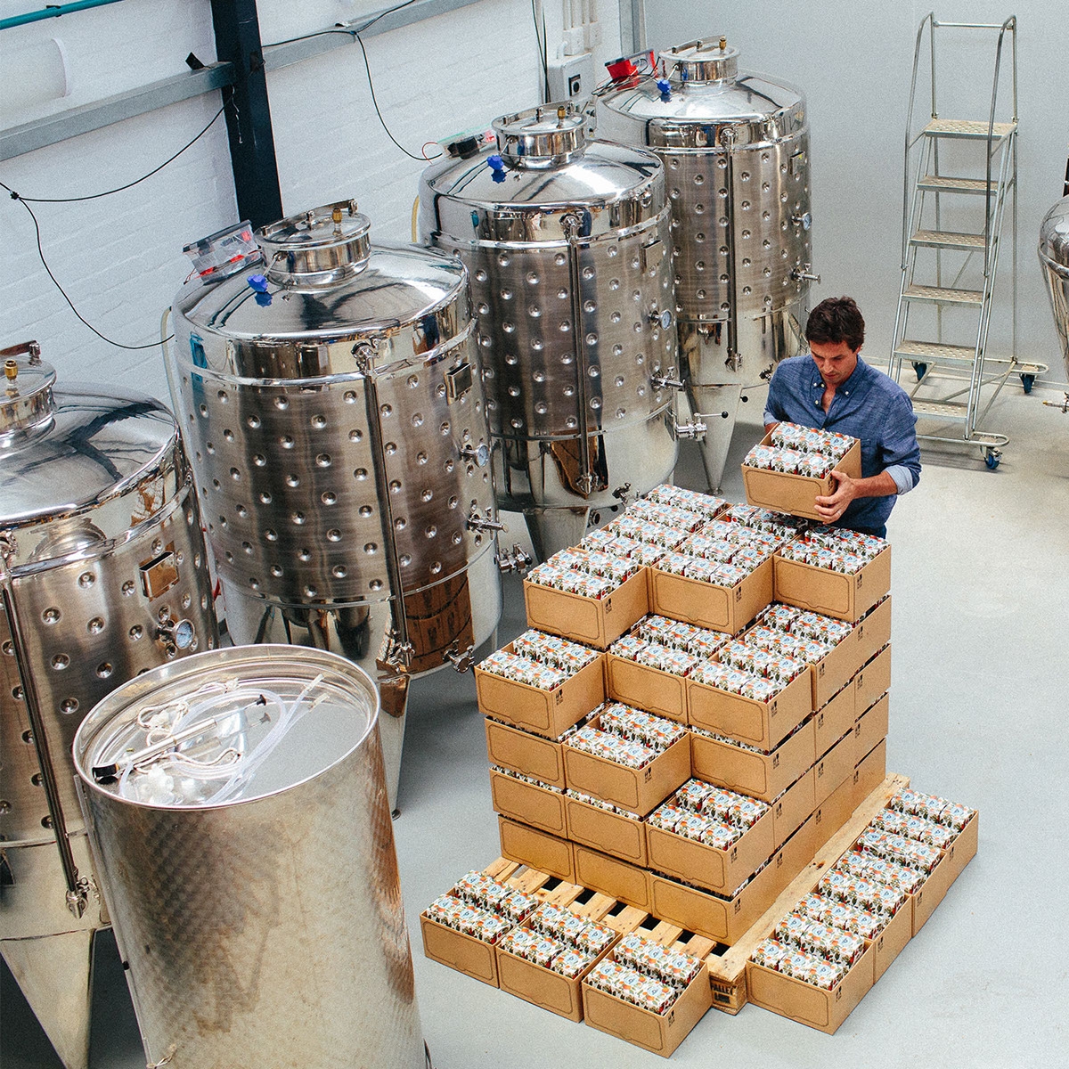 經典海角干燥風格，淡淡的柑橘味白酒包裝設計