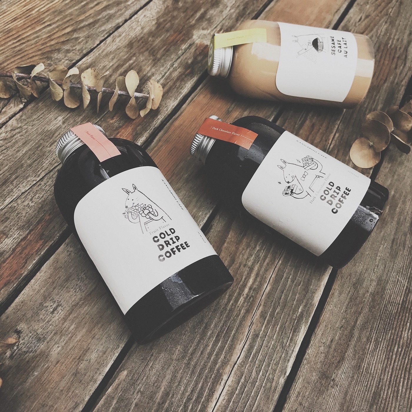 黑巧克力、水果風味、芝麻歐蕾三種不同的咖啡包裝設計