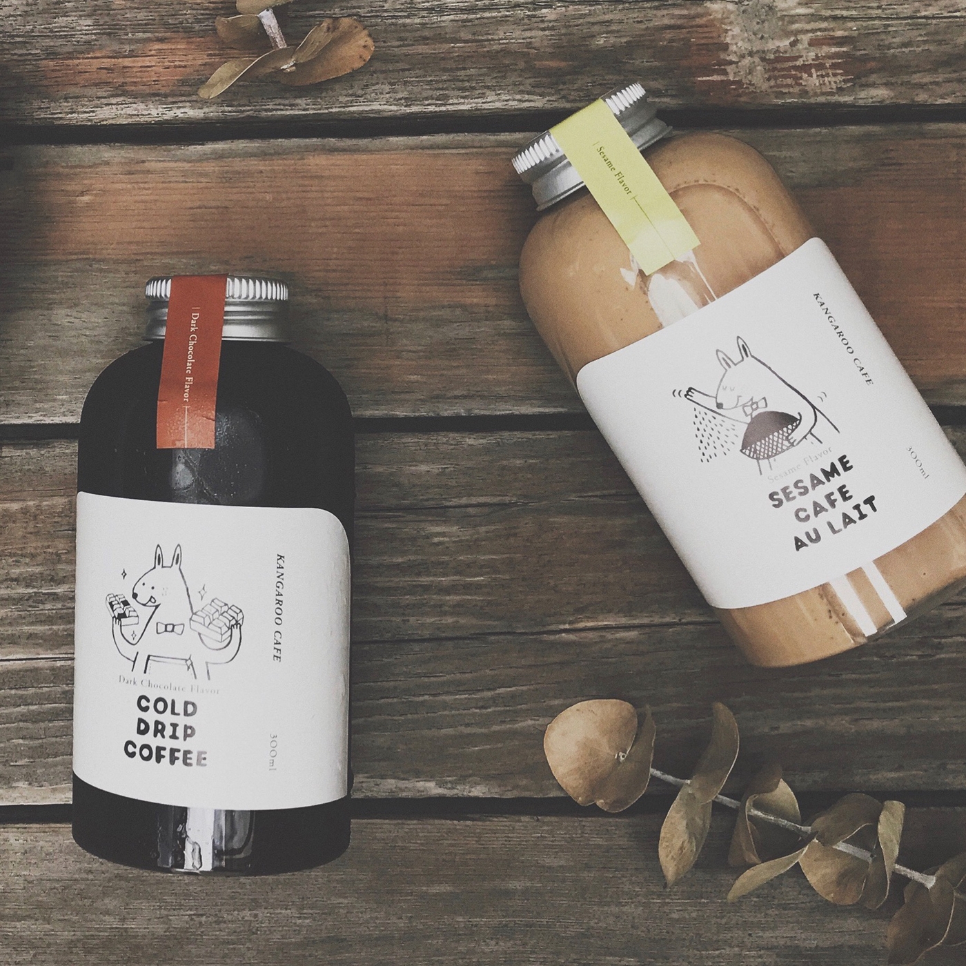 黑巧克力、水果風味、芝麻歐蕾三種不同的咖啡包裝設計