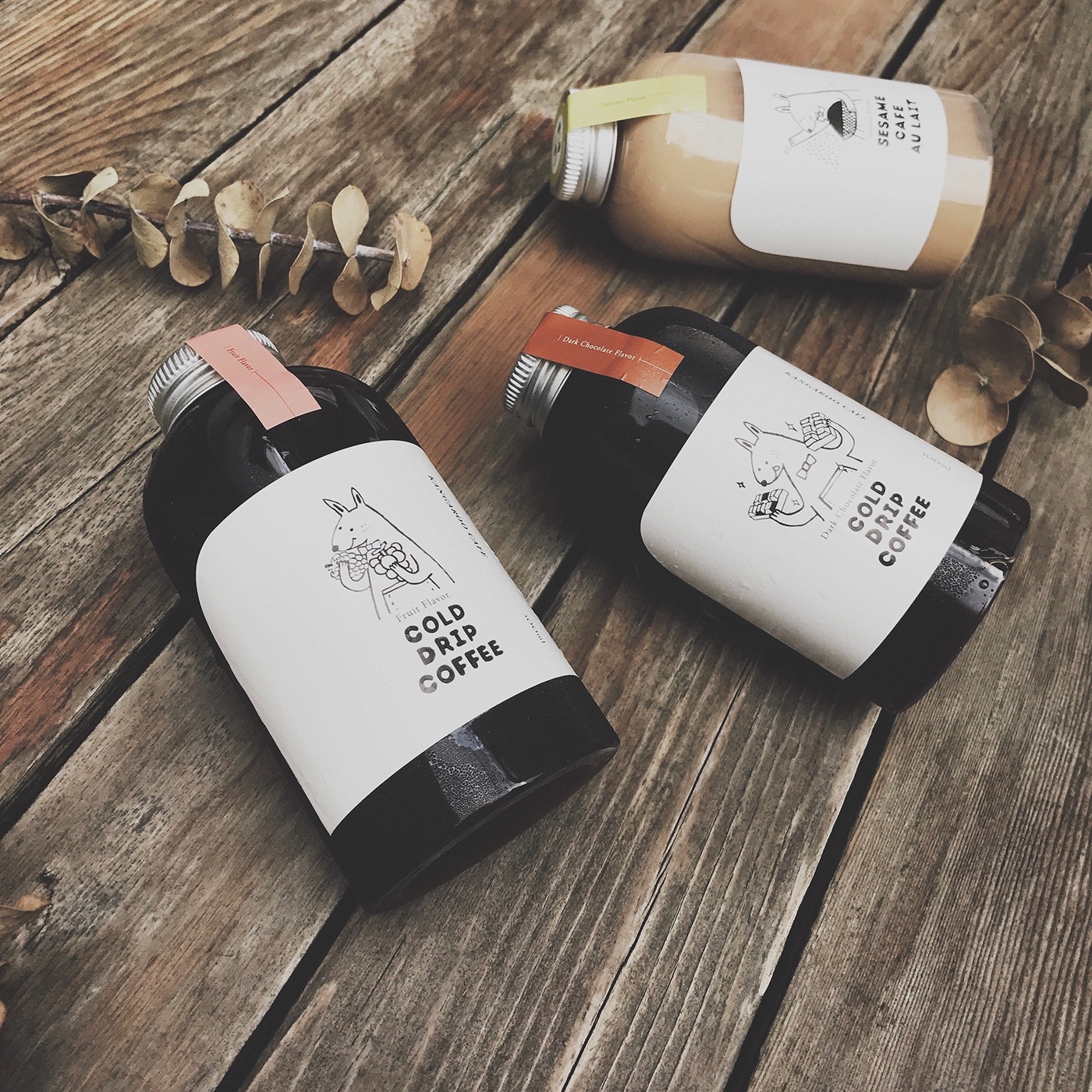 黑巧克力、水果風味、芝麻歐蕾三種不同的咖啡包裝設計